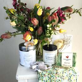  Luxury & Bloom Basket 