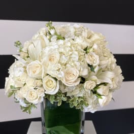 White Elegance Centerpiece