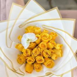24 -Yellow Rose Ramo buchon
