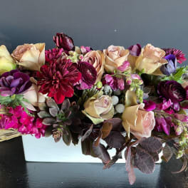 Low and long stunning centerpiece.