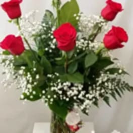 traditional half dozen red roses