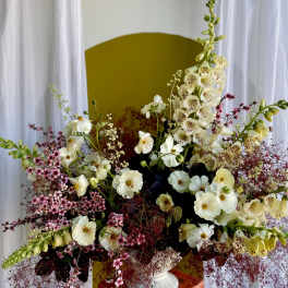 Bold Seasonal Statement Arrangement