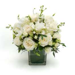 White Elegance Centerpiece