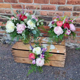 Florist-Choice Seasonal Peony Bouquet