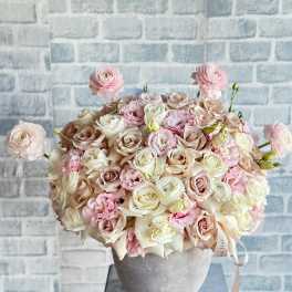 Lucious blushes vase