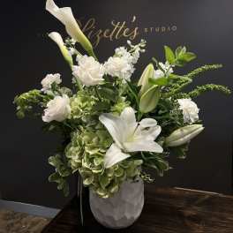 Neutrals Designer’s Choice – Elegant Flower Arrangement in a Vase