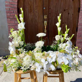 Urn/Picture Side to Side Alter Spay