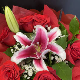 Bouquet of red roses and a pink-and-white lily