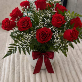 Classic 12 Red Rose vase