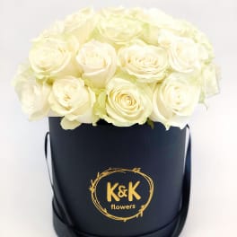 Fresh White roses hat box