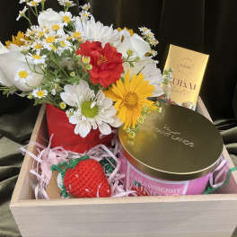 Summer Strawberry Box
