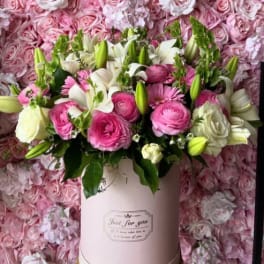Pink and white bouquet in a pale pink hatbox