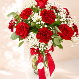 Carmenta's Crimson Promise – Vase Arrangement