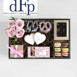 Roses and local sweets Gift box