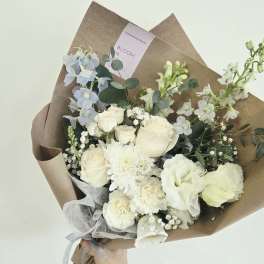 Creamy Sky Hand-tied Bouquet (New!)