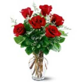 Bouquet of red roses in a clear glass vase