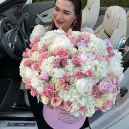 Grand peonies mix signature box