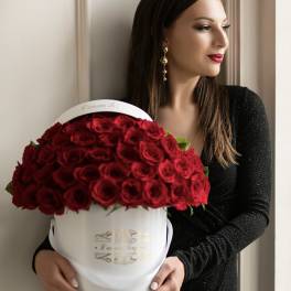 50 Red Roses Signature Box