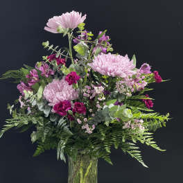 Pink and magenta mixed bouquet in a clear glass vase