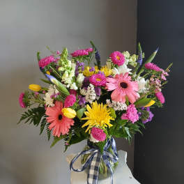 #748 Designer's Choice vase arrangement
