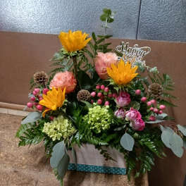 Mixed bouquet in a box with pink roses and yellow blooms