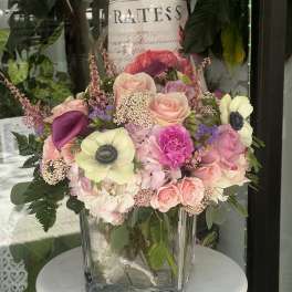 Mixed pink and cream bouquet in a clear glass vase