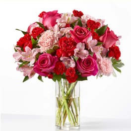 Pink and red mixed bouquet in a clear glass vase