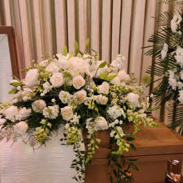 Elegant White Spray