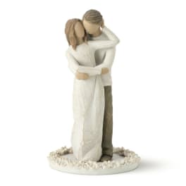 Figurine of a couple embracing on a round base