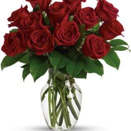 Bouquet of red roses in a clear glass vase