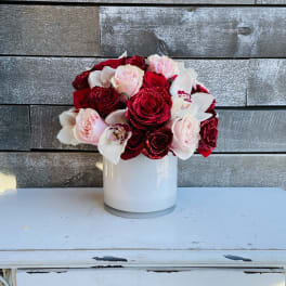 Bouquet of red and pink roses in a white vase