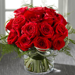 Bouquet of red roses in a clear glass vase