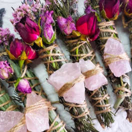 Small bundled rose bouquets tied with twine and pink stones