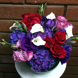 Bouquet of red and pink roses with purple hydrangeas and white calla lilies