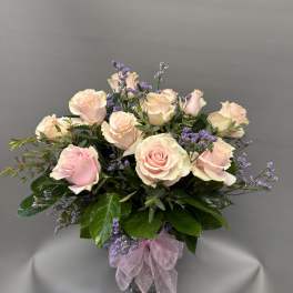 Dozen light pink Roses