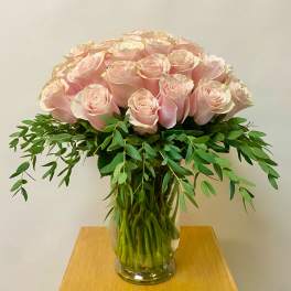 Bouquet of pale pink roses in a clear glass vase
