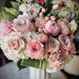 Bouquet of pink and blush roses with white blooms