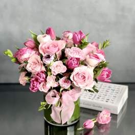 Strawberry Pop Tart - Designers choice Pink Seasonal Flowers - Sherman Oaks Florist