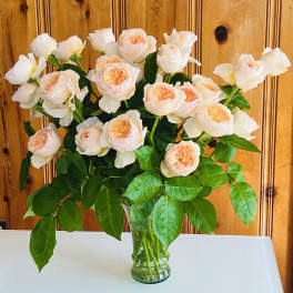 Bouquet of pale peach roses in a clear glass vase