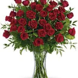 Bouquet of red roses in a clear glass vase