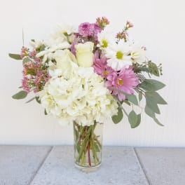 Bouquet of white and pink flowers in a clear glass vase