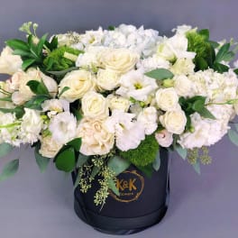 XXL hat box arrangement white in a black box