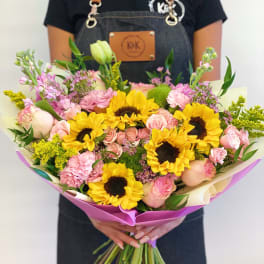 Large loose style bouquet bright