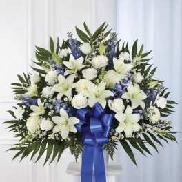 White with Blue Pedestal Arrangement