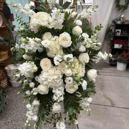 WISTFUL ELEGANCE FUNERAL EASEL