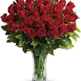 Bouquet of red roses in a clear glass vase