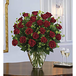 Bouquet of red roses in a clear glass vase