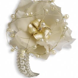 White floral hair accessory with pearls and gold wire