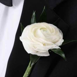 White flower boutonniere on a black suit jacket