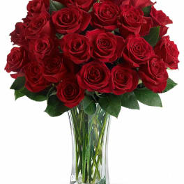 Bouquet of red roses in a clear glass vase
